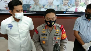 konferensi-pers-kasus-hubungan-sesama-jenis-di-rsd-wism